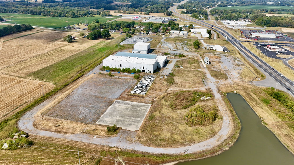 Aerial view of expansion pads and internal circulation